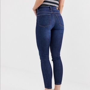 Skinny High-Rise Blue Jeans